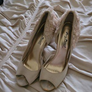 Anna Michelle Cream Heels With Floral Detail, Size 8